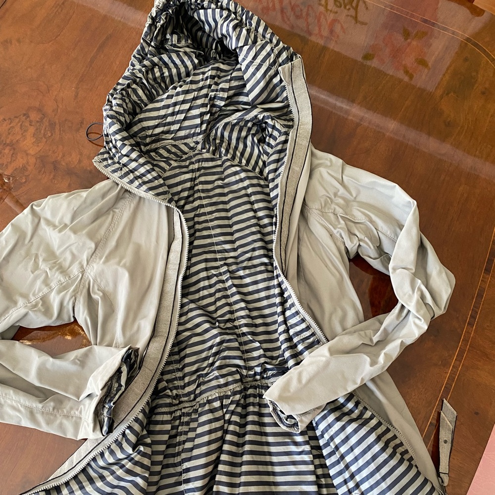 Lululemon green reversible jacket size 6